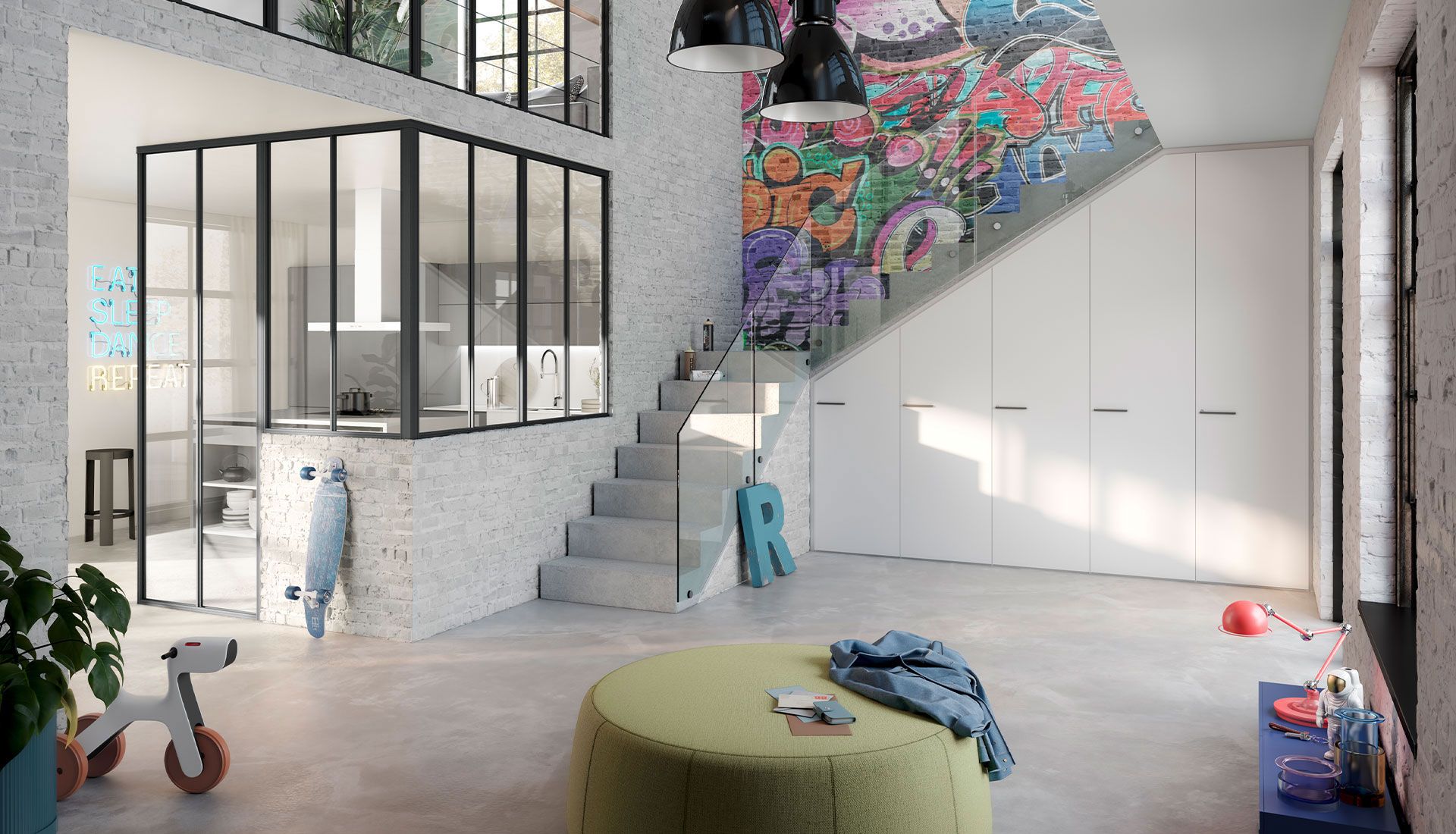 Moderner Wohnraum mit weißer Backsteinwand, Treppe mit Graffiti an der Wand, grüner runder Hocker, Kinderfahrzeug und Schreibtisch mit roter Lampe.